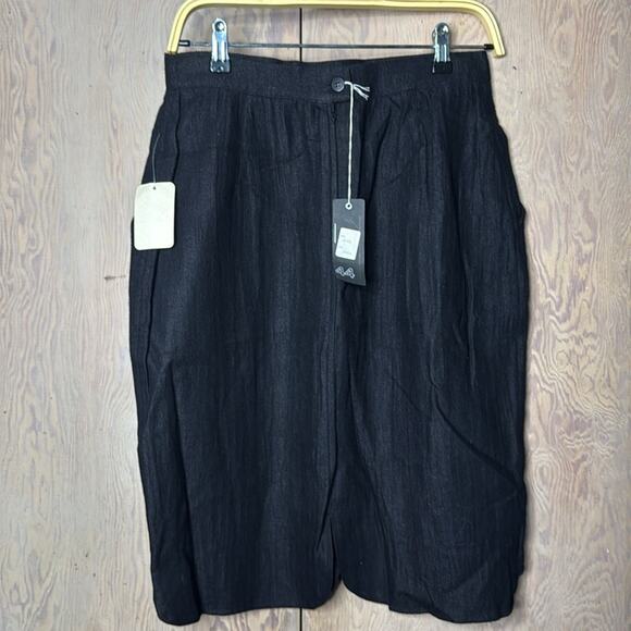 Vintage NWT Umberto Ginocchietti Black Petal Skirt Made in Italy - Picture 2 of 7